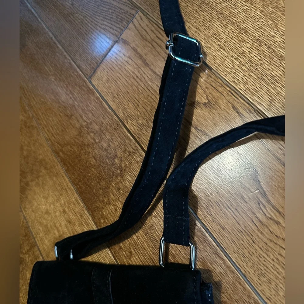 Fringe buckle purse - Picture 7 of 8